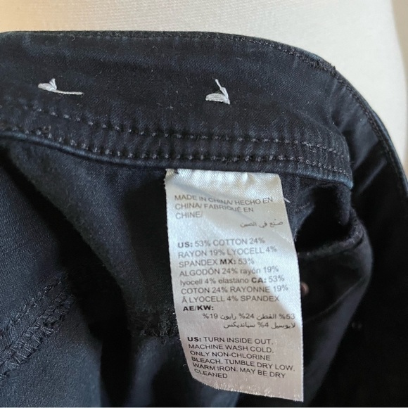 Chico's Black Mid Rise Stretch Slim Leg Crop Pants 
Chico's Size 0P US 4P - Picture 5 of 6